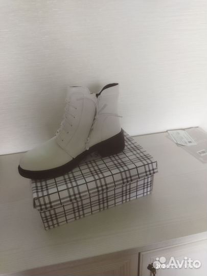 Демисезонные женские ботинки. 42размер