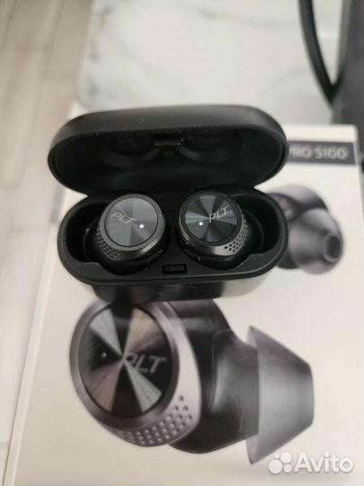 Беспроводные наушники plantronics