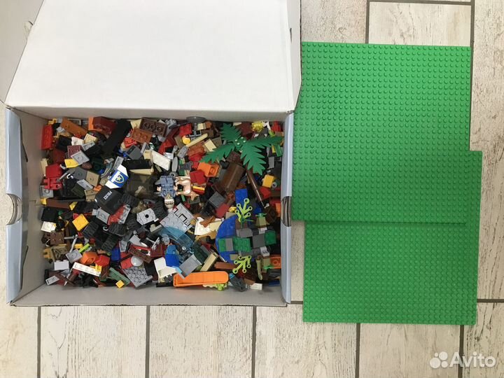 Lego россыпью + две пластины