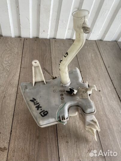 Бачок омывателя Toyota Corolla E150 Королла 150