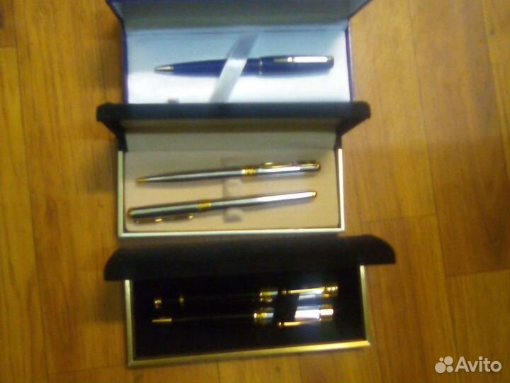 Перьевая ручка и шариковая