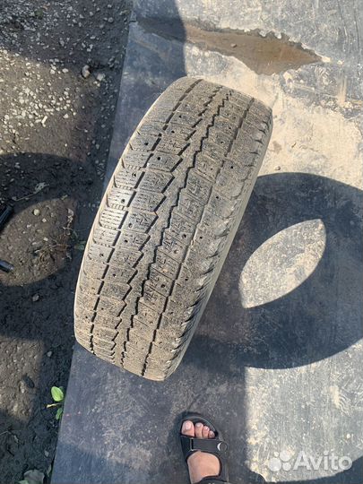 Bridgestone Blizzak Spike-01 205/65 R15 94T