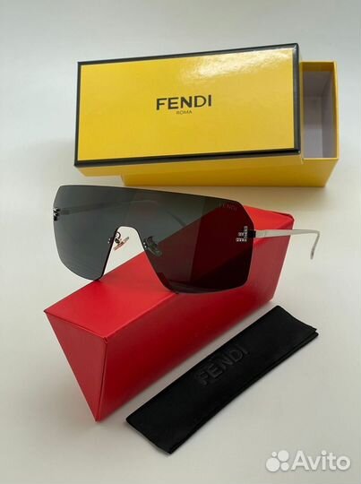 Солнцезащитные очки Fendi