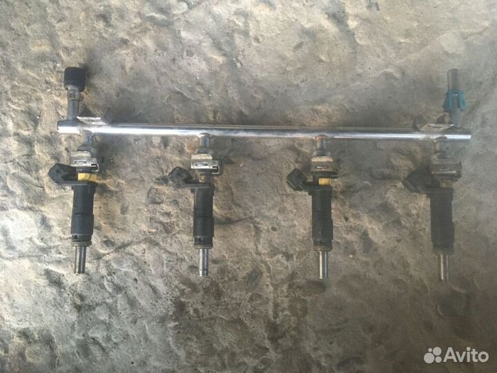 Топливная рампа с форсунками Опель Астра H Z18XER