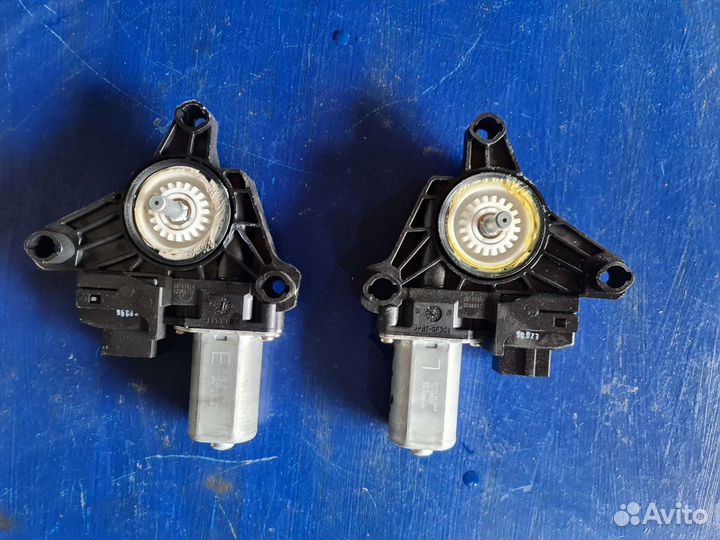 Мотор заднего стеклоподъемника Mercedes W213