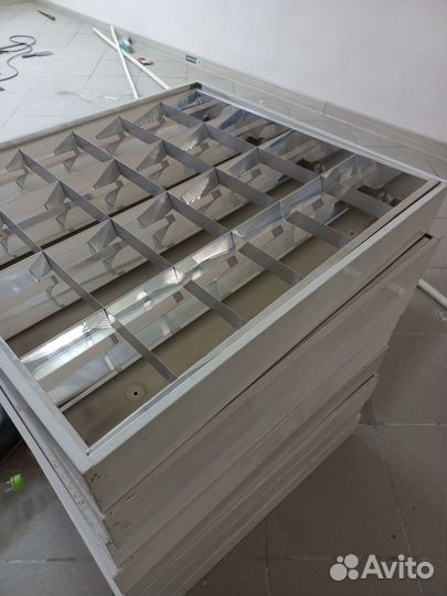 Светильник потолочный люминисцентный