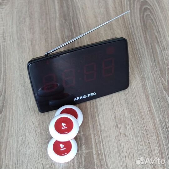 Кнпока вызова официанта и табло отображения вызова