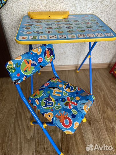 Детский стол и стул