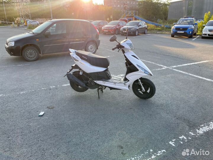 Скутер Vento Corsa