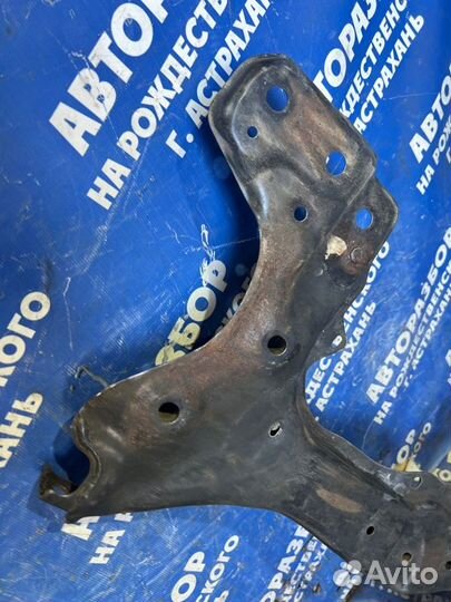 Передний подрамник Toyota Sprinter седан 1994