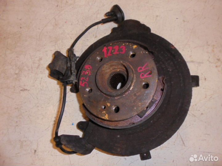 Кулак поворотный задний правый Mercedes-Benz M