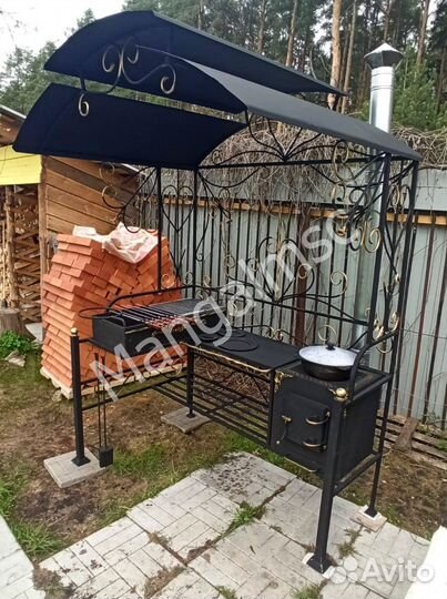 Мангал с крышей