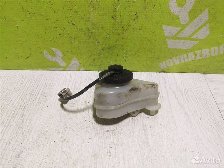 Бачок главного тормозного цилиндра Тойота Карина