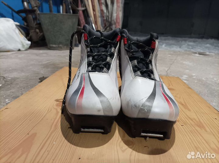 Лыжные ботинки