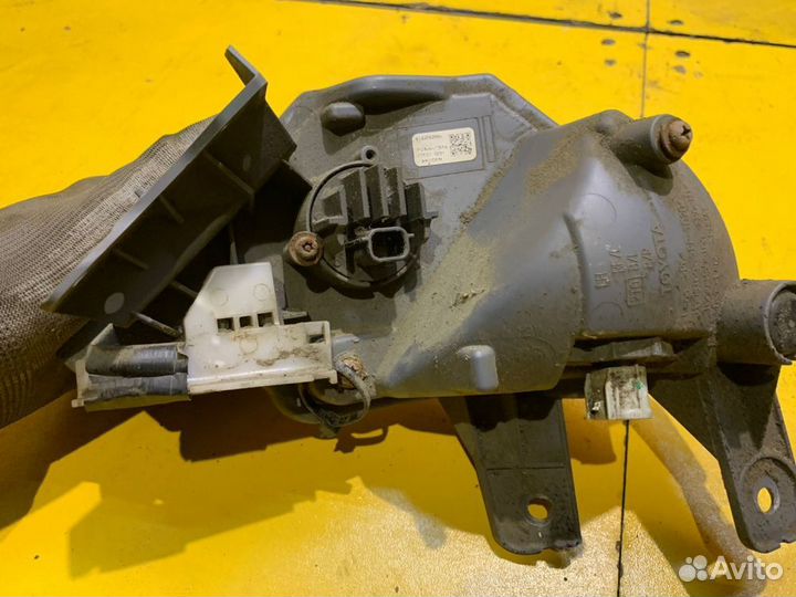 Фонарь задний в бампер левый Toyota RAV 4 40 (2015