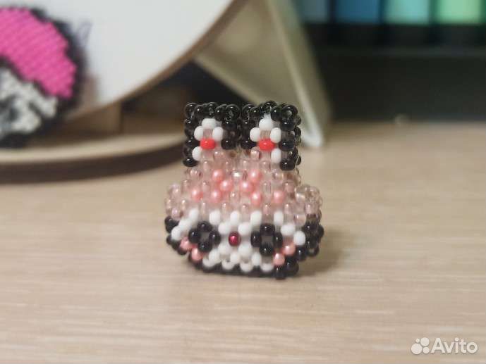 Фигурка из бисера,заяц 