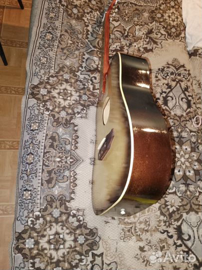 Акустическая гитара