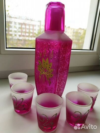 Графин с рюмками