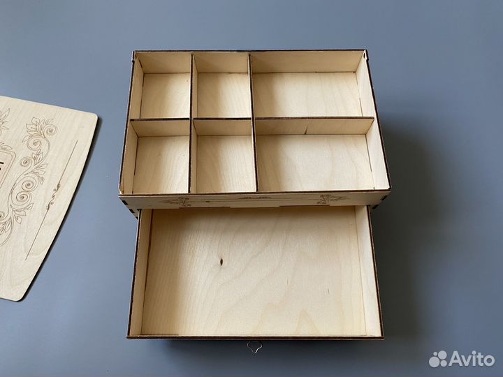 Деревянная шкатулка