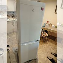 Отдам холодильник Indesit B16FNF 025