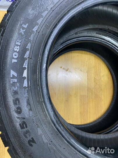 Nokian Tyres Hakkapeliitta R SUV 235/65 R17