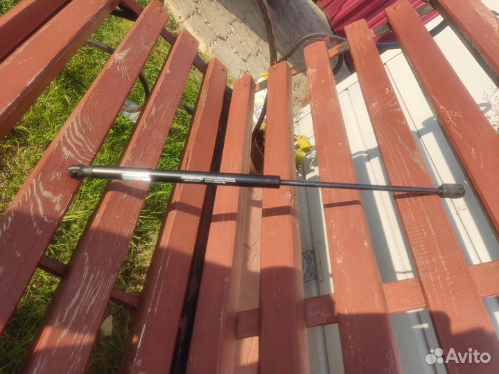 Амортизатор крышки багажника VW golf III