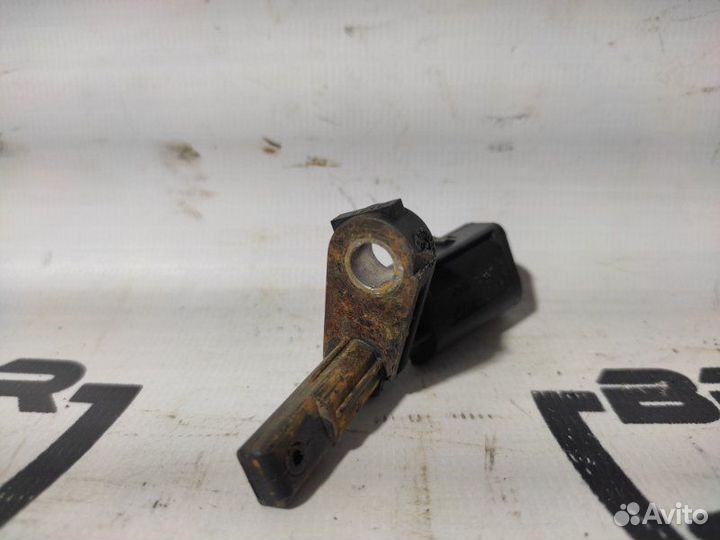 Датчик ABS задний левый Vw Tiguan 5N cczc 2011