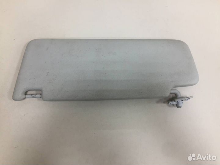 Козырек солнцезащитный внутри Skoda Rapid 2012-202