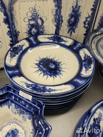 Тарелки столовые гжель