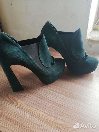 Ботильоны 39 на 24,5 см. Нубук