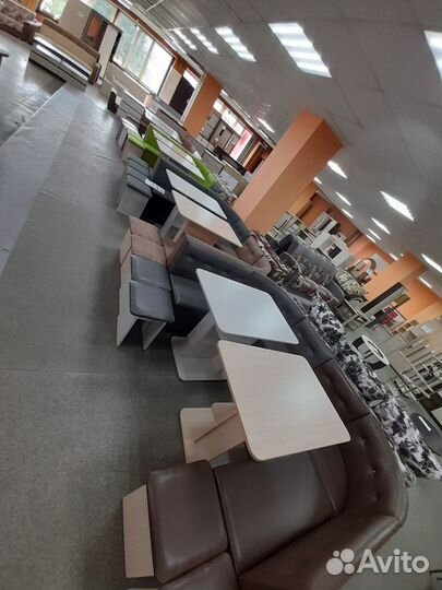 Кухонный уголок со столом