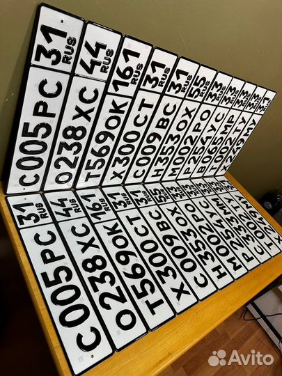 Автомобильный номер жирным шрифтом