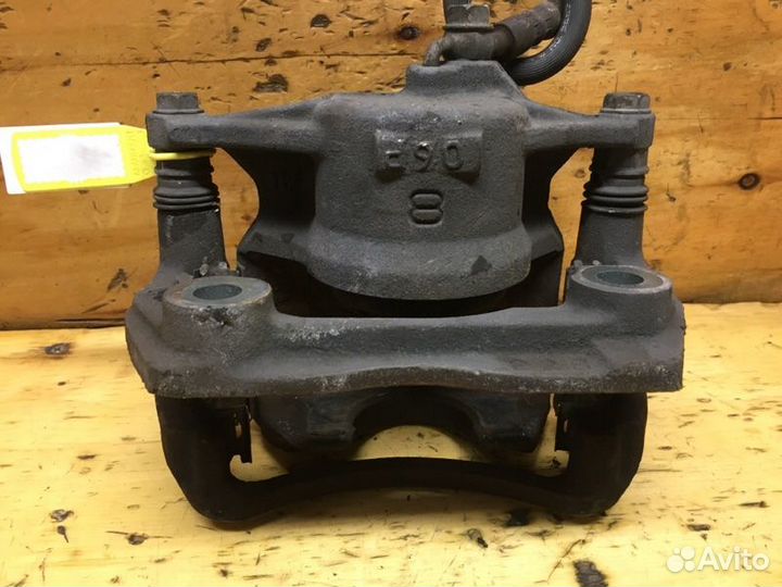 Суппорт передний левый Toyota Altezza GXE10 1GFE