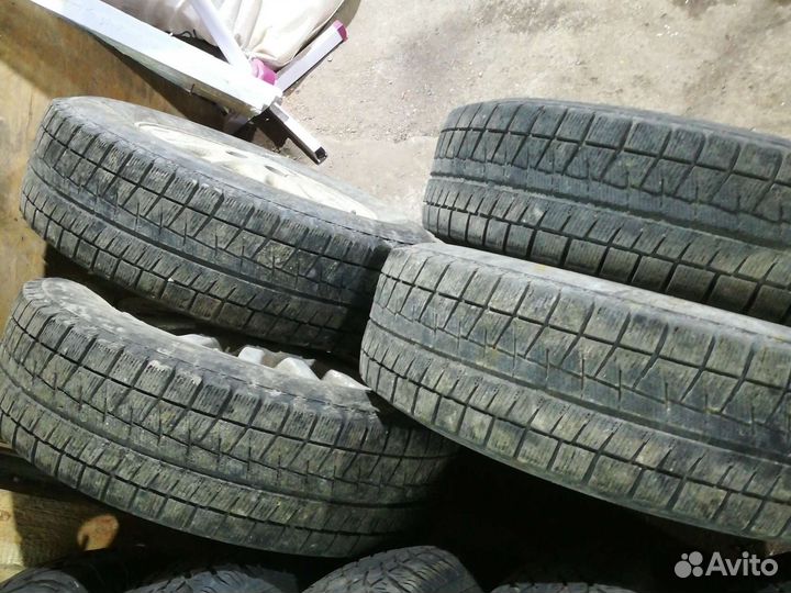 R15 Bridgestone Blizzak Revo GZ 205/70, PCD 5x114.3 DIA 60