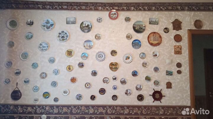 Коллекция сувенирных тарелочек более 50 шт