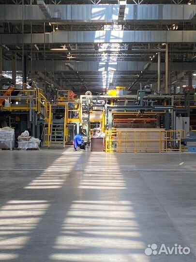 Рабочий на фанерную фабрику