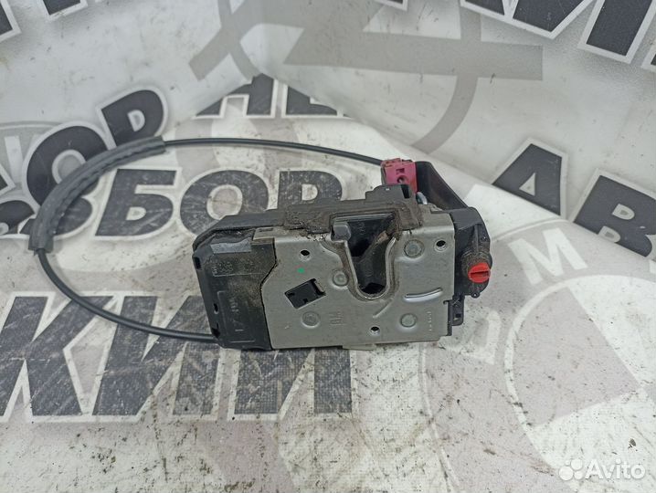 Замок двери задний левый Opel Zafira B