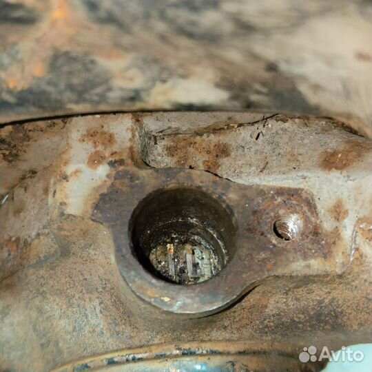 Кулак передний правый Toyota Cresta 90