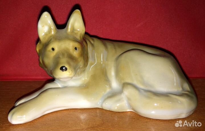 Фарфоровая статуэтка. Собака. Рига