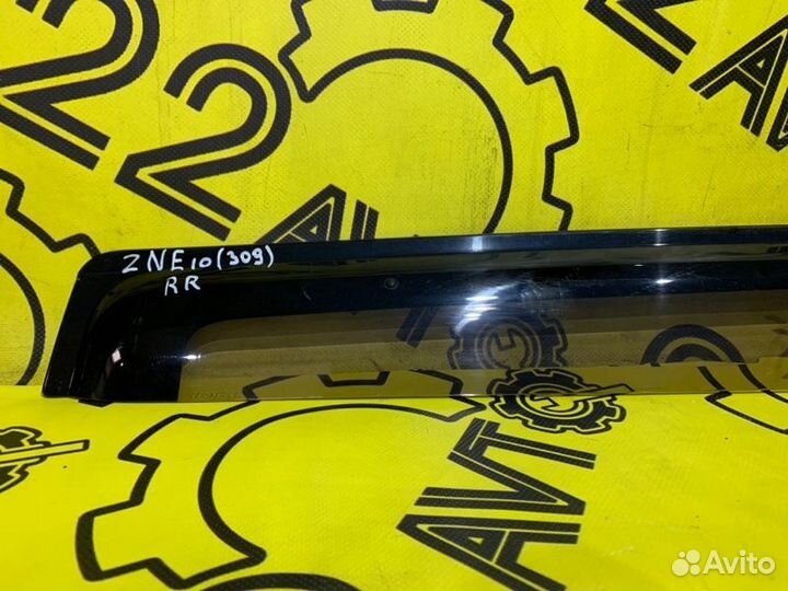 Ветровик задний правый Toyota Wish ZNE10 1ZZ-FE