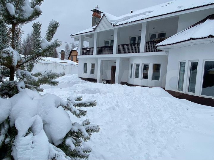 Коттедж 450 м² на участке 20 сот.