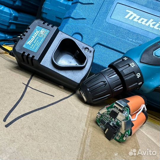 Шуруповерт makita 12v с набором бит