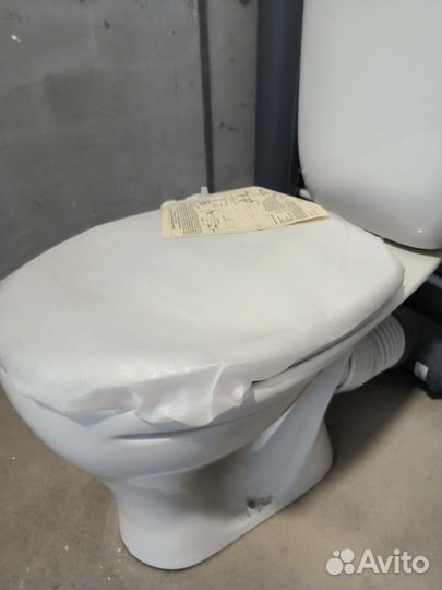 Унитаз с бачком новый