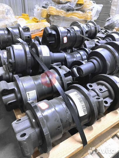 Каток поддерживающий Komatsu C4012000M00