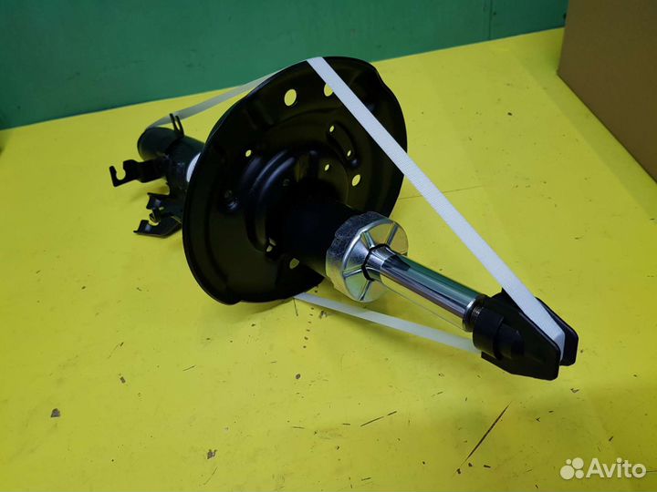 Амортизатор правый Ниссан Кашкай J11 543024EA8C