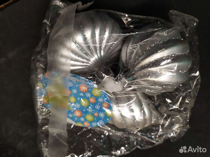 Серебряный набор новогодних шаров