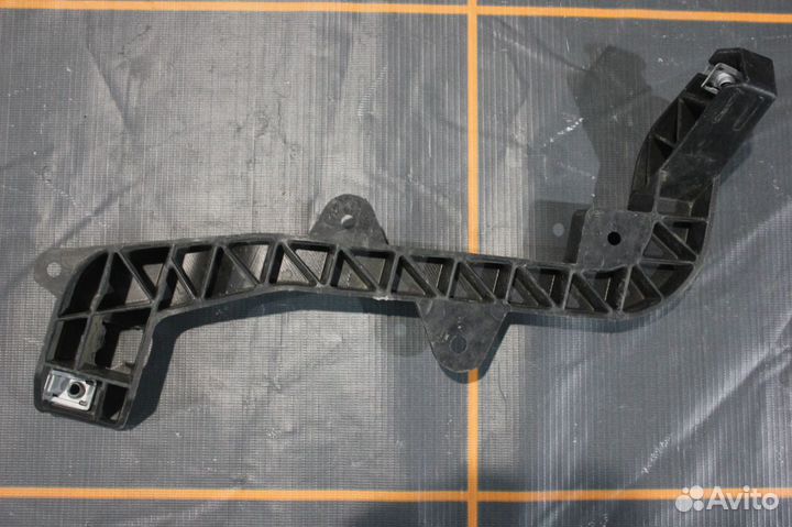 Кронштейн бампера переднего - Mercedes-Benz M-W166