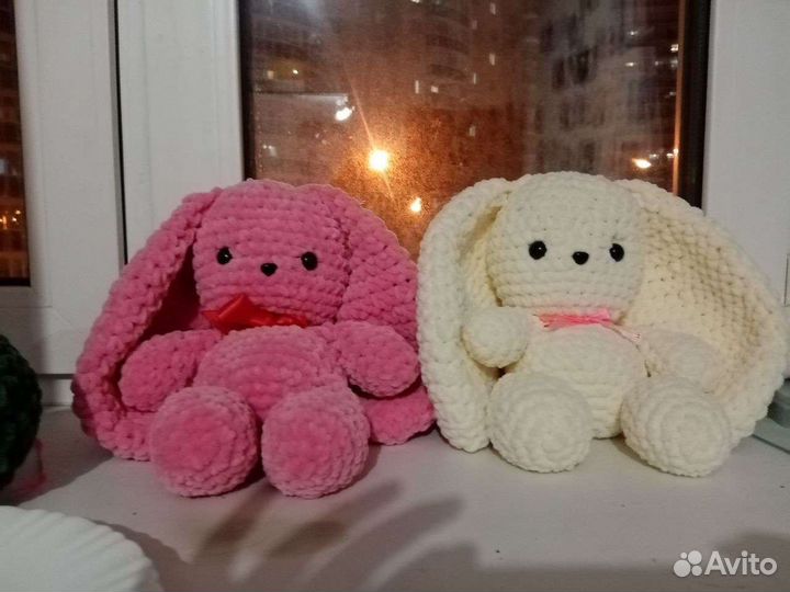 Большой плюшевый заяц