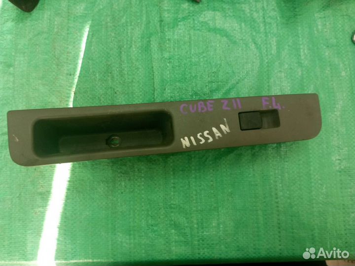 Кнопка стеклоподъемника Nissan Cube Z11