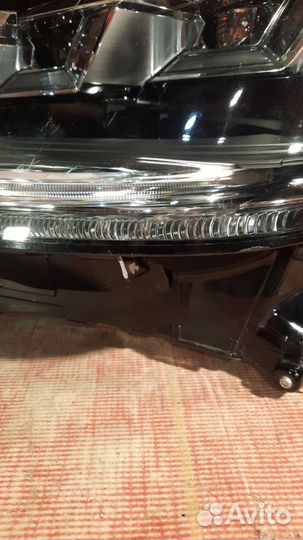 Фара левая Lexus LX570